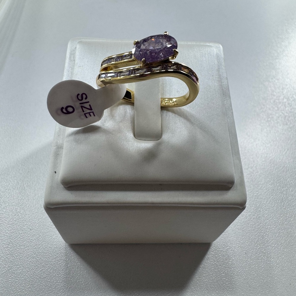 Elegant Gold and Purple Women's Ring